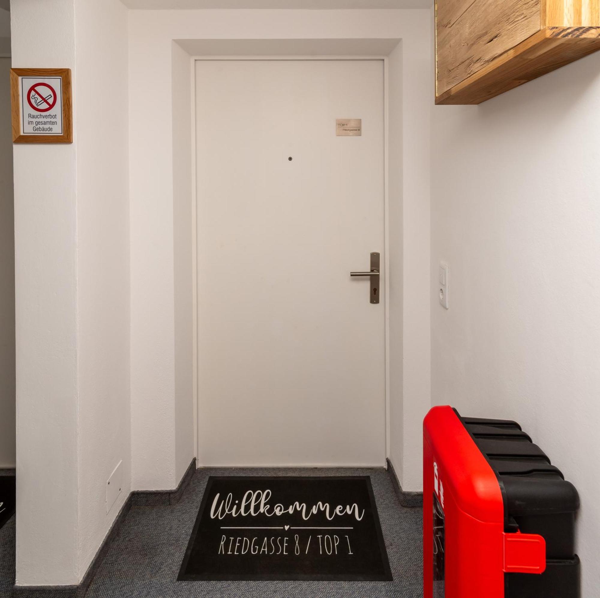 Crimson Cottage Apartments Dornbirn Buitenkant foto