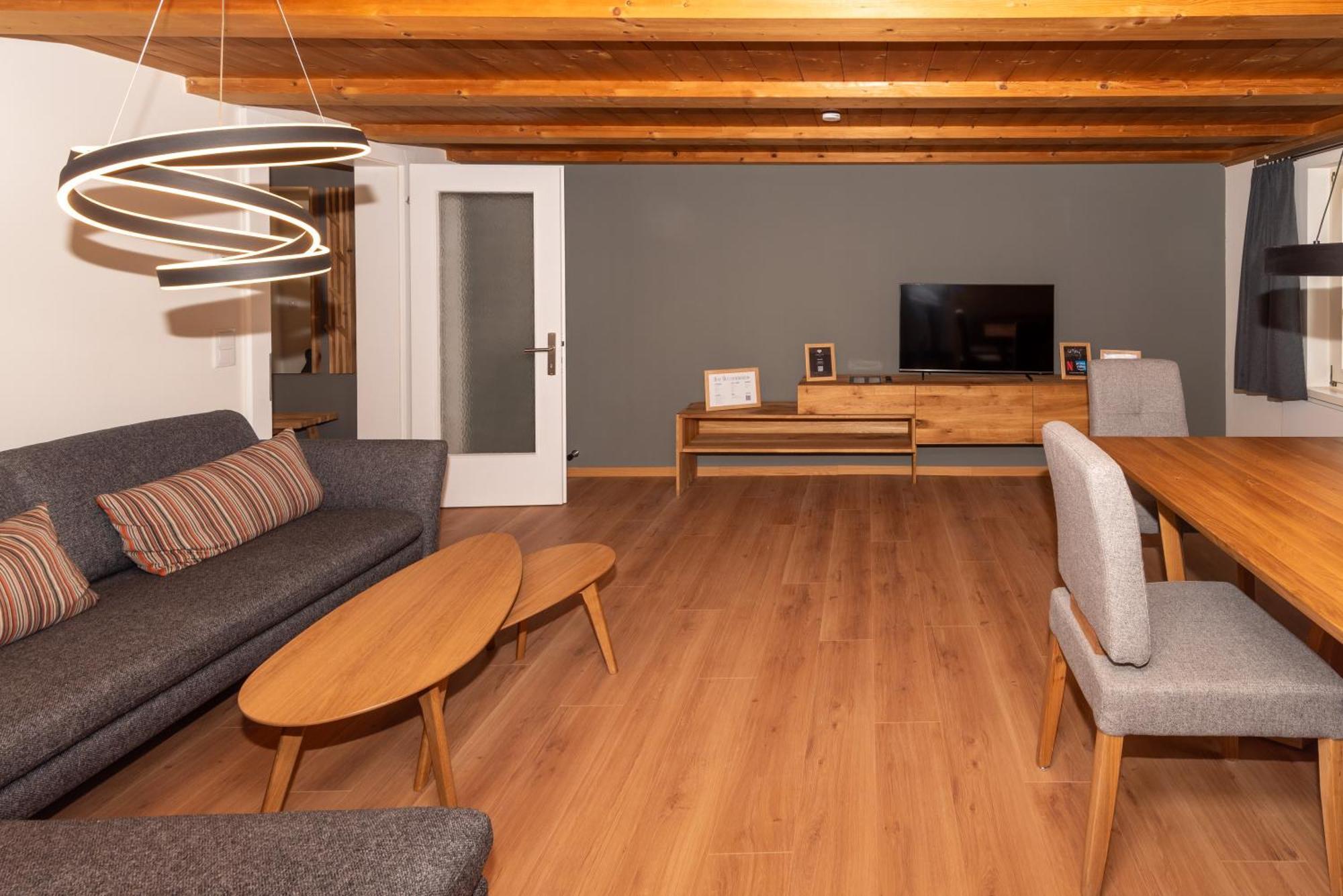 Crimson Cottage Apartments Dornbirn Buitenkant foto