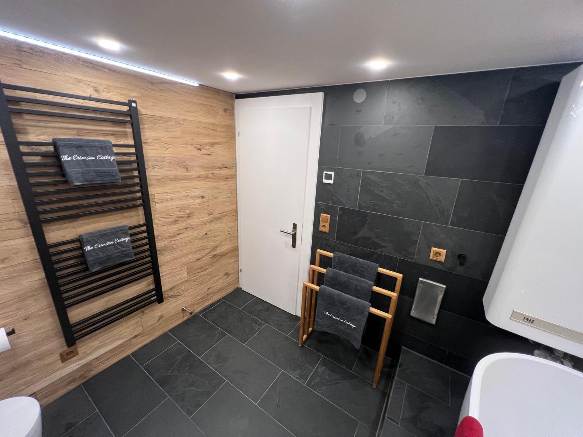 Crimson Cottage Apartments Dornbirn Buitenkant foto