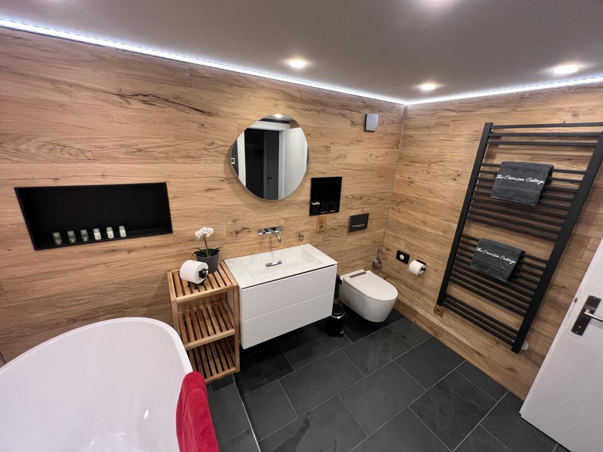 Crimson Cottage Apartments Dornbirn Buitenkant foto